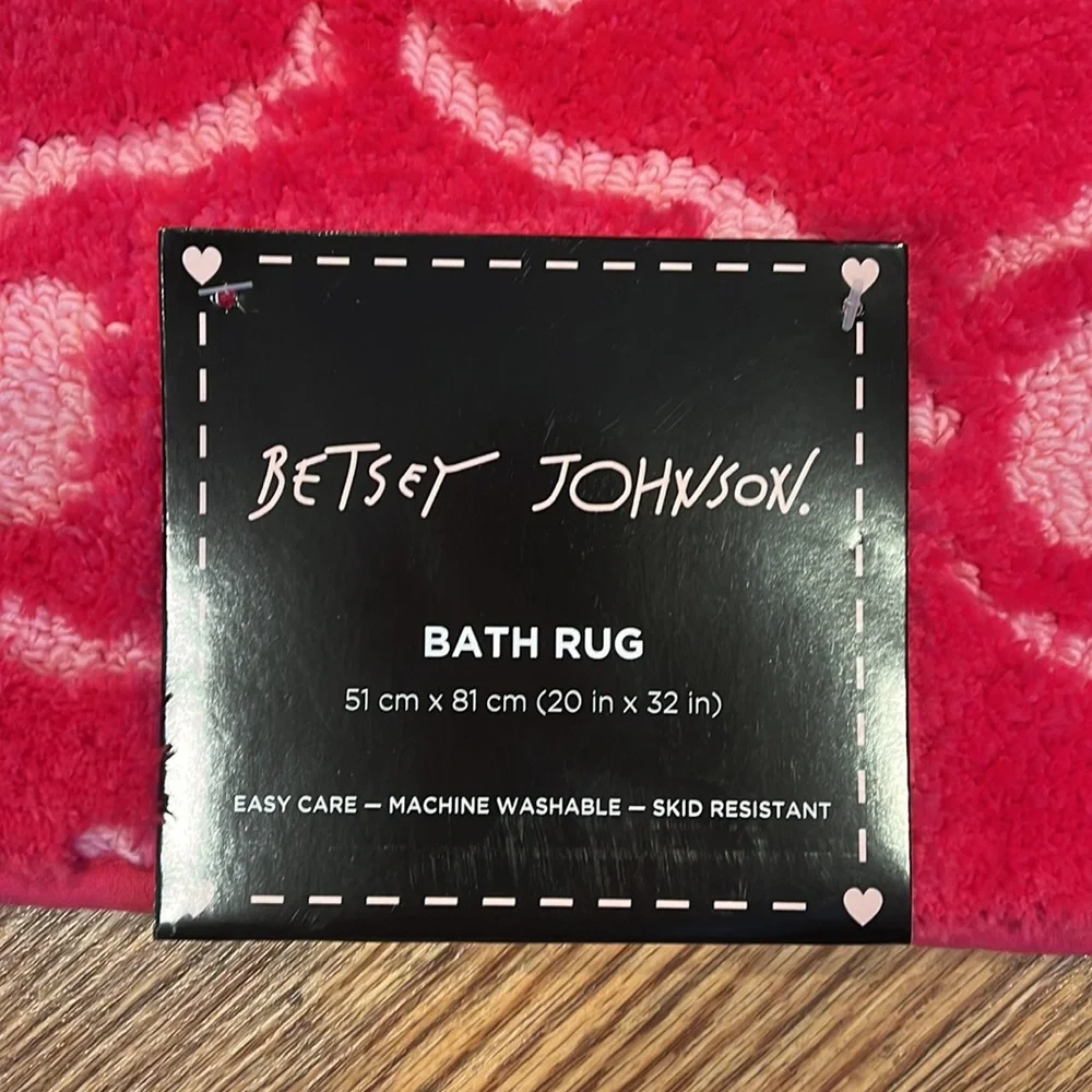 NWT Betsey Johnson bath rug